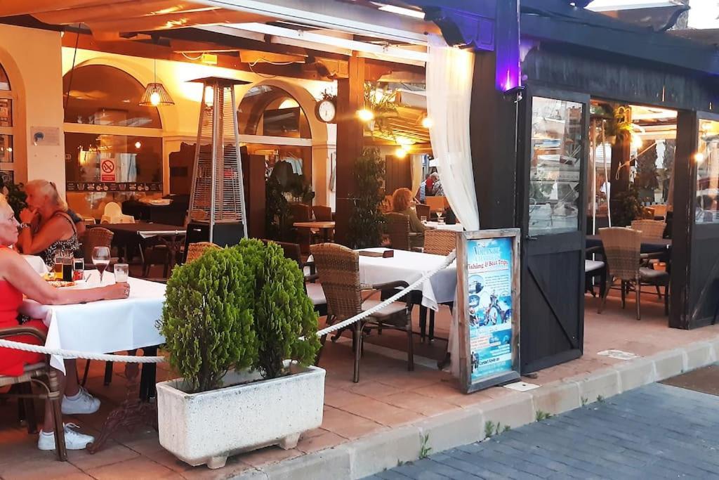 Adventure Harbour Lägenhet Torrevieja Exteriör bild